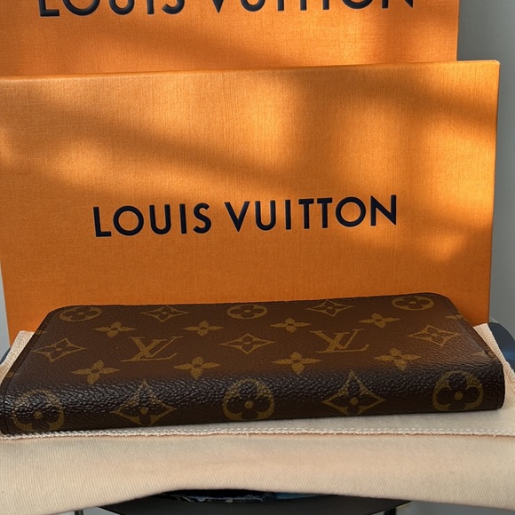 ✨SOLD✨Louis Vuitton Clemence Wallet - Picture 3 of 13